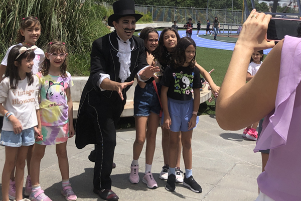 ilusionista magico circo dia das criancas atividades ludicas artistas circenses itinerantes